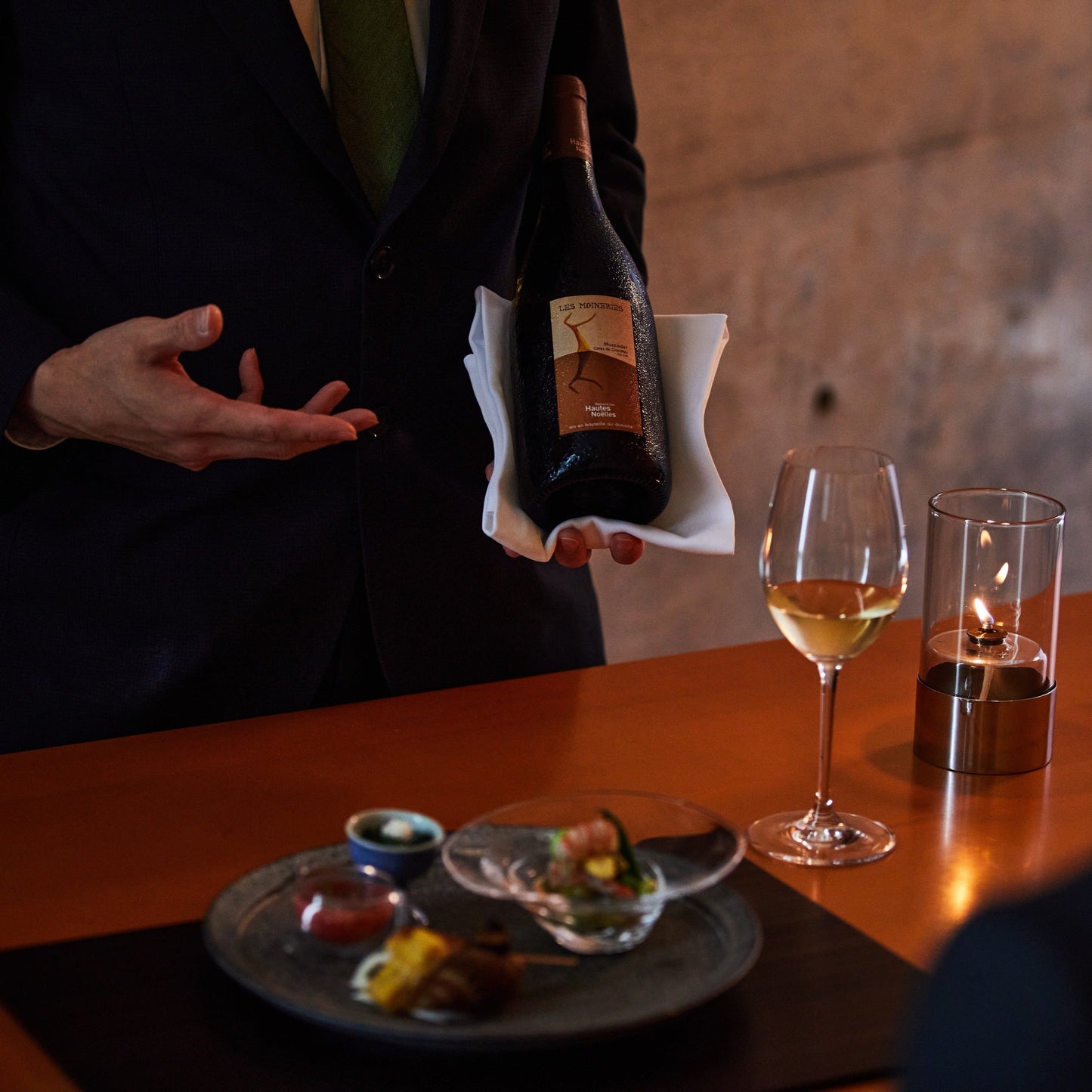 ソムリエ今津が選ぶ、世界にひとつのワイン2本セット|瀬戸内リトリート青凪