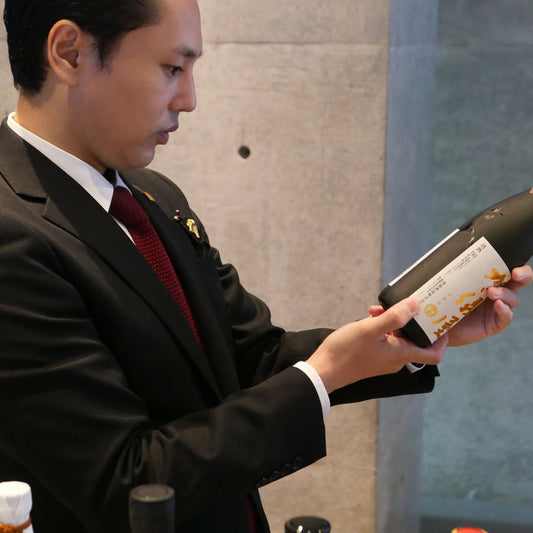 【青凪で使えるペアリングチケット付】ソムリエ今津が選ぶ、愛媛の日本酒を楽しむ極上2本セット｜瀬戸内リトリート青凪